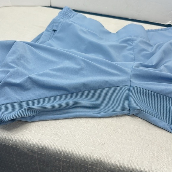 Athleta VENICE MID RISE JOGGER
All-way stretch fabric with a no-dig waistband. - Picture 12 of 15